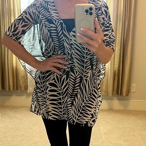NYDJ caftan top Size Medium black and White Zebra